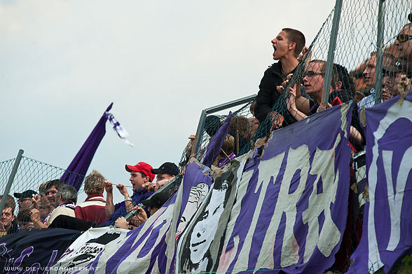 Die Wogen im Fanblock gehen dementsprechend hoch
