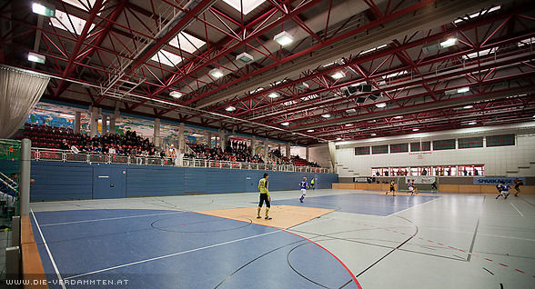 Spärlich besetzte Tribünen während der Gruppenphase