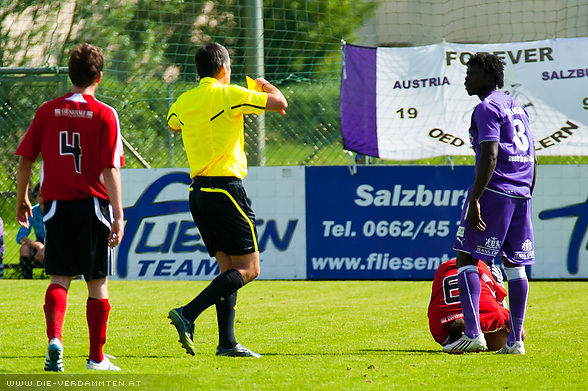 In der 31. Minute muss Sonko Pa nach Gelb-Rot das Spielfeld verlassen