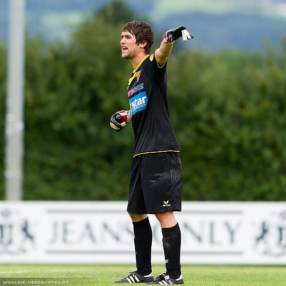 Hall-Goalie Matthias Rettenwander