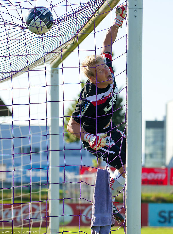 Anifer Goalie Stefan Ebner
