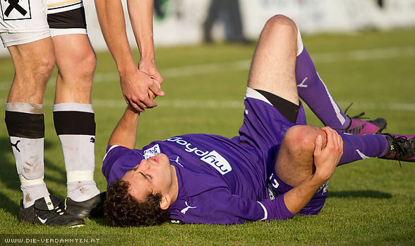 Nico Mayer nach einem Foul an seiner Person
