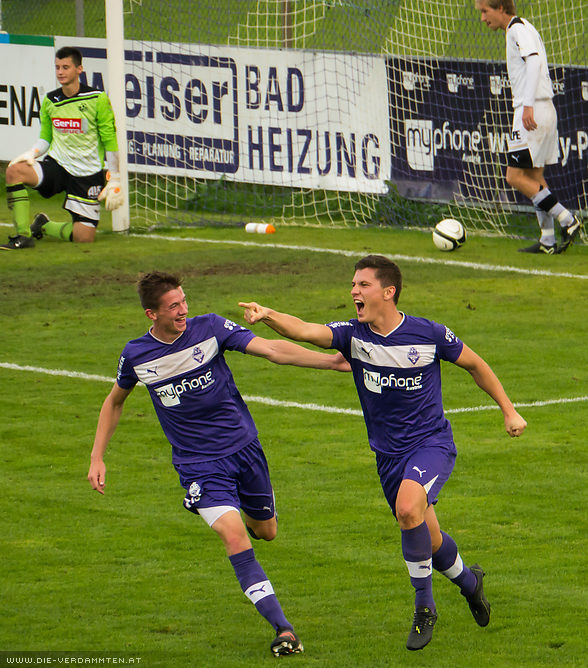 Marko Vujic trifft zum 3:0 Halbzeitstand