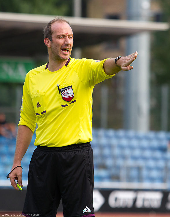 Schiedsrichter Bernhard Sarg<