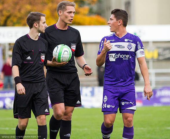 Marko Vujic im Gespr�ch mit Schiedsrichter Markus Katona
