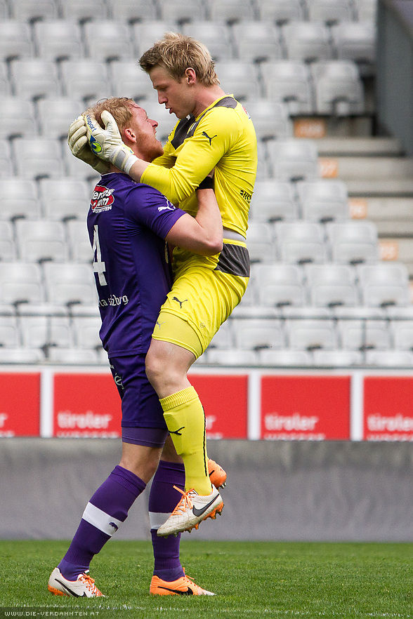 Raphael Reifeltshammer und Stefan Ebner nach Katniks 3:0 in der 33. Minute