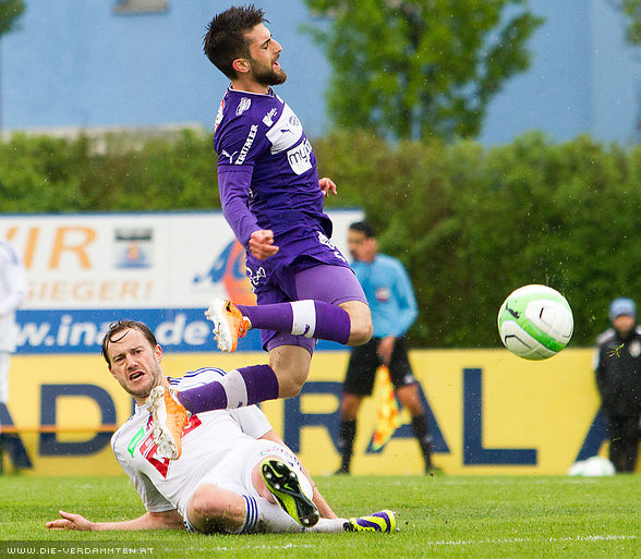 Foul an Rene Zia